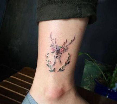 脚踝漂亮的鹿和橄榄枝纹身图案