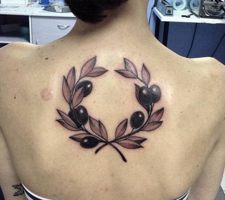 传统的后背对称橄榄枝纹身图片