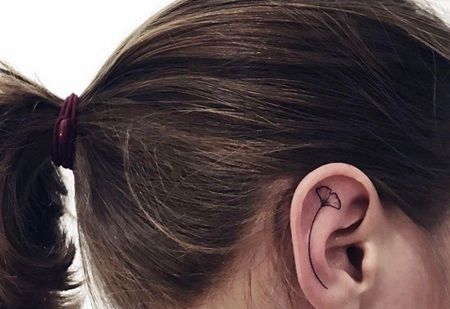 耳朵里面简单的银杏叶纹身图片