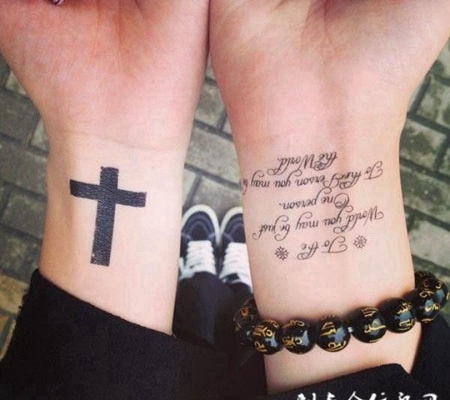 崇尚信仰，手腕十字架英文纹身