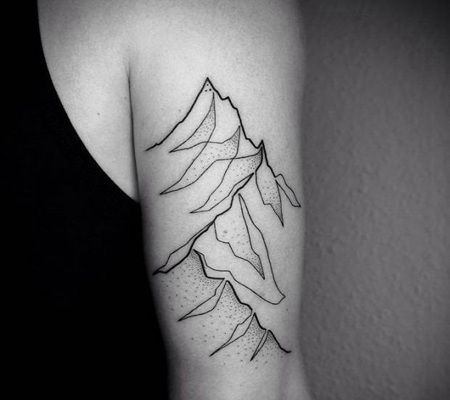 胳膊上线条山黑白纹身图片