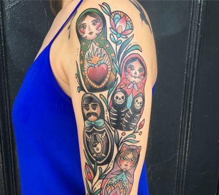 胳膊上家庭套娃纹身图片