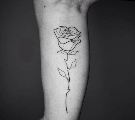 胳膊上线条玫瑰花黑白纹身图片
