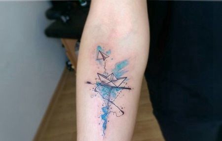 美丽的纸飞机和纸船水彩纹身图案