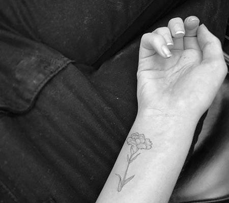 精致的黑灰色纹身图案