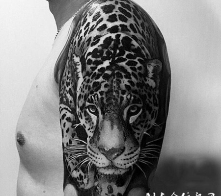 捕猎者的凝视，手臂写实豹子霸气纹身