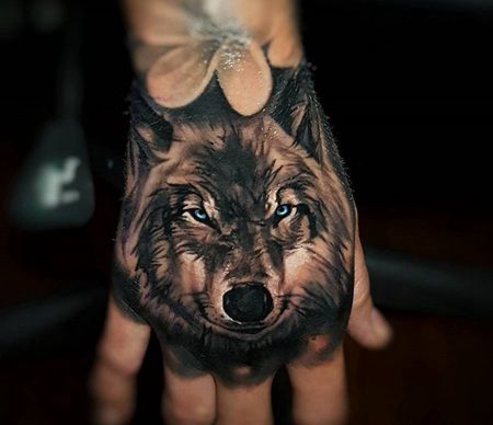 手背超帅气的蓝眼睛狼纹身图案