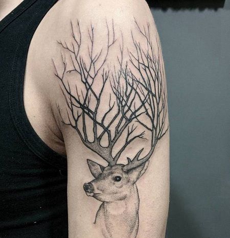 鹿角似树枝的黑色创意纹身