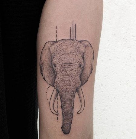 黑色点刺3D大象头纹身图案