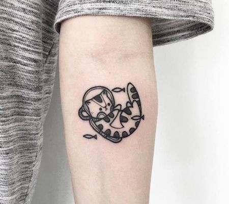 带着潜水服的黑色小花猫纹身图片