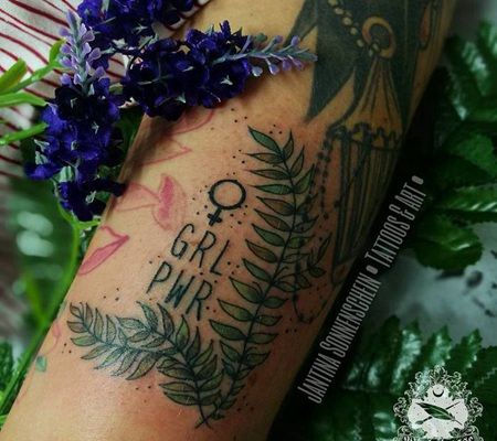 英文字母GRL PWR_女生标志符号和树枝纹身图案