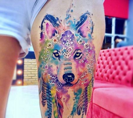 大腿处美丽的创意水彩狼头纹身图片