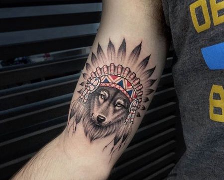胳膊处好看的部落狼头纹身图片