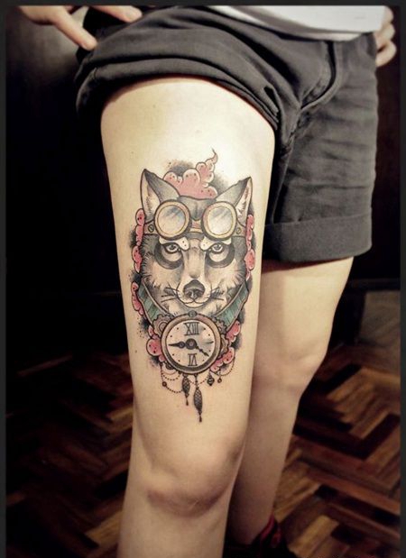 头上戴着旅行眼睛_脖子戴着钟表的个性狼纹身图案