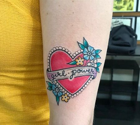 创意粉红色心形和girl power纹身图片