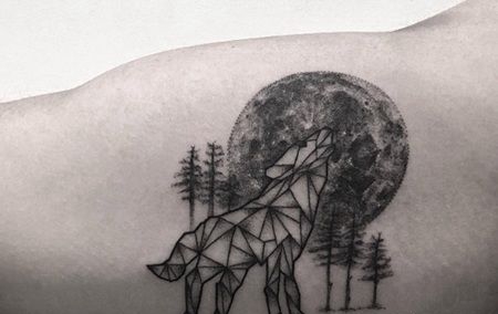 几何形状的狼月球和树林纹身图案