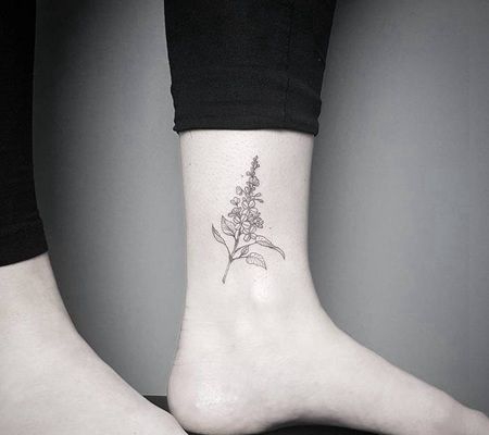 小腿跟清新的丁香花勾线图纹身图案