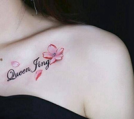 美女锁骨唯美的英文字母和桃花纹身图片