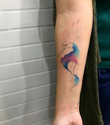手臂挺胸的跳芭蕾舞少女水彩纹身图案