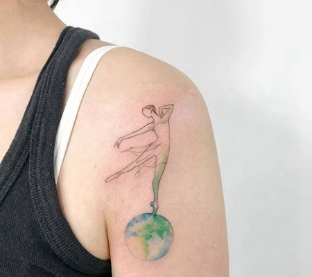 踩着地球的跳芭蕾舞少女勾线图纹身