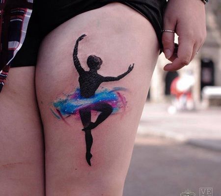 穿着水彩裙的芭蕾舞女孩创意纹身图案