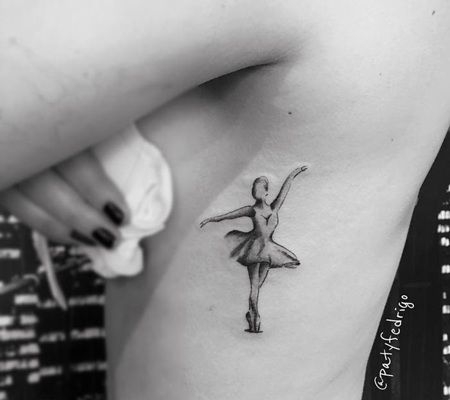 美女肋骨处黑色芭蕾舞女孩纹身图案