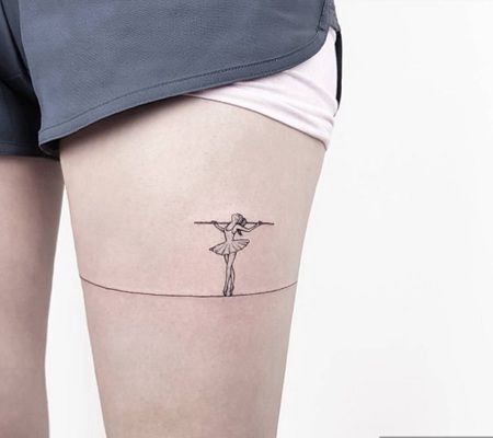 手里拿着木棍的芭蕾舞女孩纹身图案