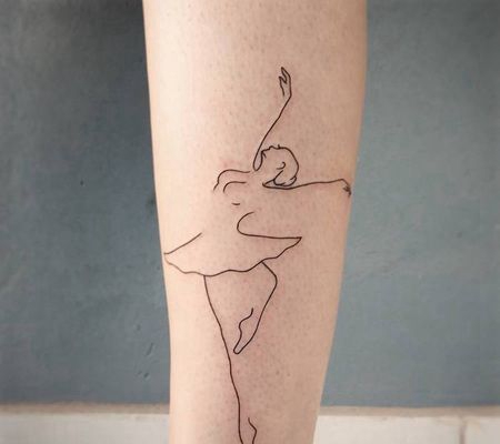 小腿处芭蕾舞女孩勾线图纹身