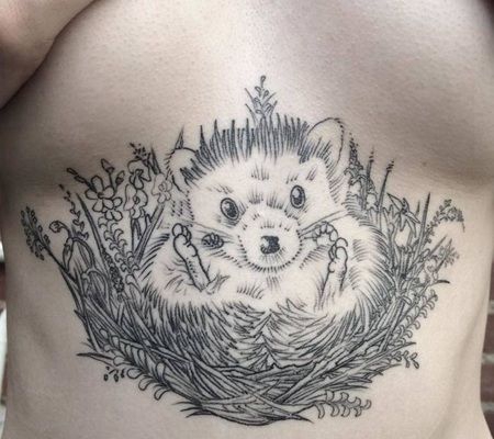 腹部超可爱的黑白躺着的刺猬纹身