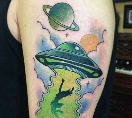 绿色宇宙飞船吸人和月球纹身图案