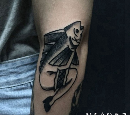 与众不同的美人鱼，手臂另类美人鱼个性纹身