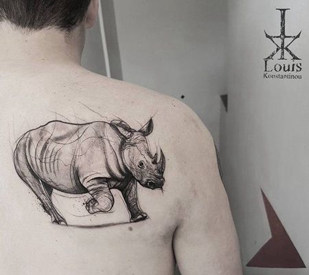 后肩正在奔跑着的犀牛素描纹身图片