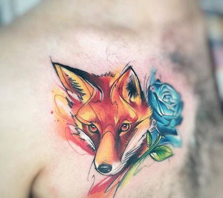 胸部水彩狐狸和蓝色玫瑰纹身