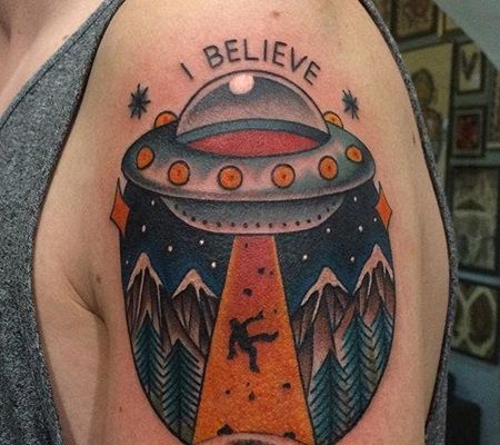 宇宙飞船_英文字母和山组成的纹身图案