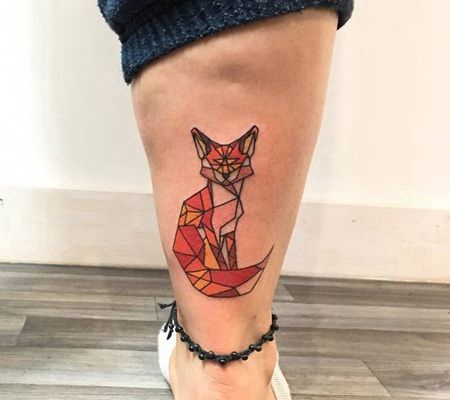 小腿彩色几何图形的狐狸纹身图片