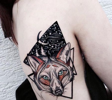 美女肋骨部位美丽的3D狐狸纹身设计图案