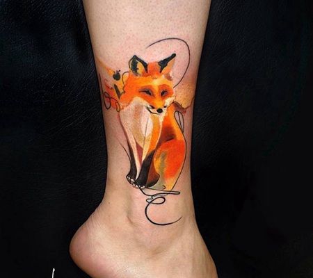 小腿部位一只美丽的水彩色狐狸纹身