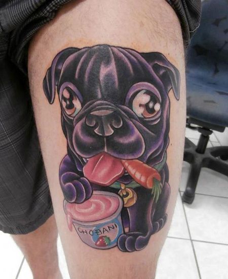 嘴里叼着红萝卜，爪子压着雪糕的可爱黑色3D巴哥犬纹身图案