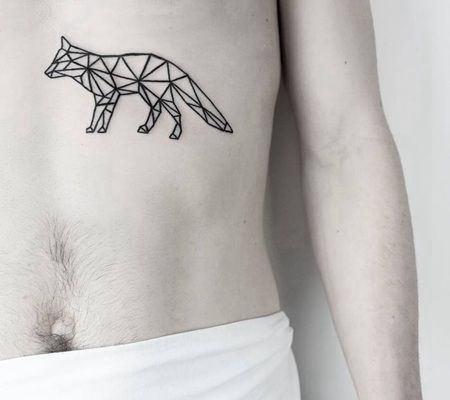 胸部几何形状的黑色线条狐狸纹身图片