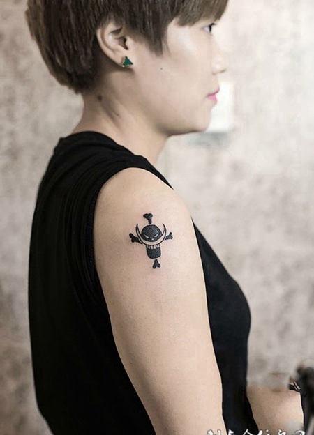 老爹的信念，手臂白胡子海贼团图腾纹身