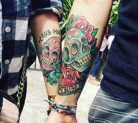 情侣手臂彩色骷髅头纹身图案