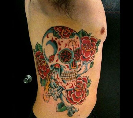 肋骨彩色骷髅头_红色花朵_骨头纹身图案