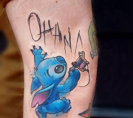 手拿风筝线奔跑着的史迪仔3D纹身图案