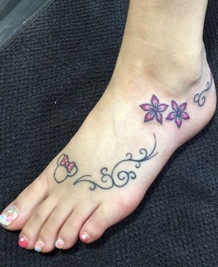 脚部创意桔梗花纹身图案