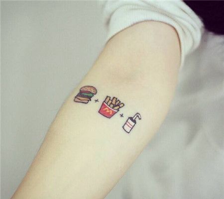 女生小臂汉堡薯条和可乐纹身图片