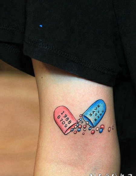 手臂胶囊数字字母文身图片