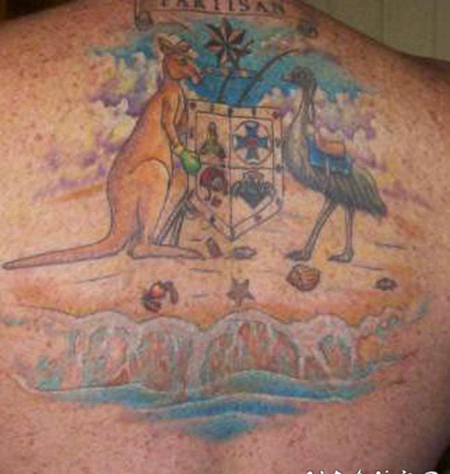 彩色的鸵鸟和袋鼠背部纹身图片