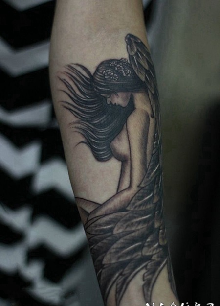 静默的天使，手臂美丽的天使纹身图案