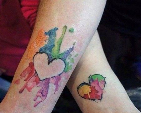 手腕心形水彩长颈鹿纹身图片