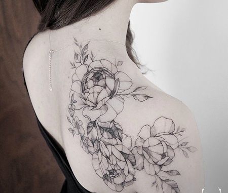 肩部素花纹身，女生性感小清新花朵纹身